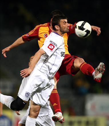 Geçen hafta şampiyonluğa havlu atan G.Saray, UEFA umutlarını sürdürmek istiyordu. Ancak Hacettepe hesapları alt-üst etti.