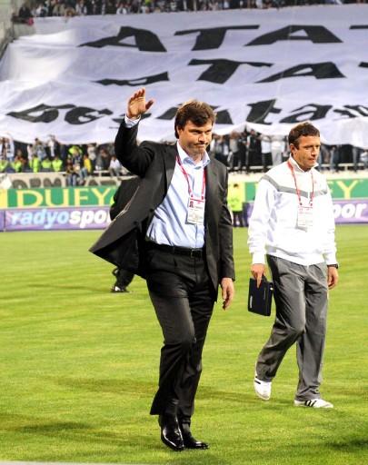 Sivas'ın puan kaybıyla liderlik şansı yakalayan Beşiktaş, evinde Bursaspor'a puan kaybetti. Müthiş geçen maçta 1 de kırmızı çıkarken takımlar golsüz eşitliği bozamadı.