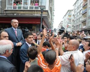Başbakan Erdoğan, Güngören'deki hain terör saldırısının yaşandığı yerde