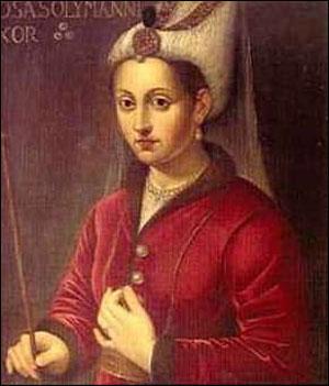 <p><strong><span style="color: #0000ff;">Kösem Sultan</span></strong></p>
<p>Osmanlı tarihinin ünlü ve etkili kadınlarından olan Kösem Sultan, 1590 yılında Bosna'da Anastasya adıyla doğdu. Bosna Beylerbeyi tarafından İstanbul'a gönderildi. 15 yaşındayken Sultan I. Ahmet'e haseki oldu. Keskin zekasıyla padişahı etkisi altına aldı Kösem Sultan kısa sürede bütün saraya nüfuzunu kabul ettirdi. Genç yaşında dul kalınca, tahta geçen I. Ahmet'in kardeşi I. Mustafa ve daha sonra II. Osman zamanında devlet işlerine çok fazla karıştığı için eski saraya gönderilir ama 11 yaşında tahta geçen oğlu IV. Murad'ın ilk saltanat yıllarında yeniden devlet yönetimini etkilemeye başlar.</p>
<p>Sultan Murad büyüyüp yetiştikten sonra annesinin faaliyetlerini büyük ölçüde engellese de, genç yaşta ölümü üzerine Kösem Sultan yeniden etkin hale gelir. Torunu Sultan IV. Mehmed zamanında Kösem Sultan, nüfusunu korumakla birlikte, gelini, padişahın annesi Turhan Sultan, kendi yükselişine engel olarak gördüğü Kösem Sultan'a karşı çıkar ve bir gece dairesi basılarak boğdurulur. Ancak valide sultanlığı sonunda ele geçiren Turhan Sultan'ın, Köprülü Mehmet Paşa'nın sadrazamlığa gelişiyle elini eteğini devlet işlerinden çekmesiyle "Kadınlar Saltanatı"olarak adlandırılan dönem sona erer.</p>
<p><strong>Vizyon Dergisi</strong>'nin Mart 2011 sayısından alıntılanmıştır...</p>