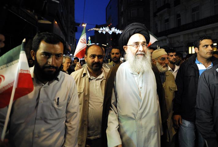 ''Daha bu gemiler yola çıkmadan Refah açılıyorsa gemiler yola çıktıktan sonra ne olur siz düşünün'' diyen Yıldırım, kendilerine Gazze'ye neden yardım götürdüklerine ilişkin pekçok soru sorulduğunu ifade ederek şöyle devam etti: