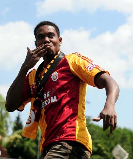 Galatasaray, Keita'yı renklerine bağladı. Galatasaray, dün İstanbul'a getirdiği Abdul Kader Keita ile üç yıllık sözleşme imzaladı.