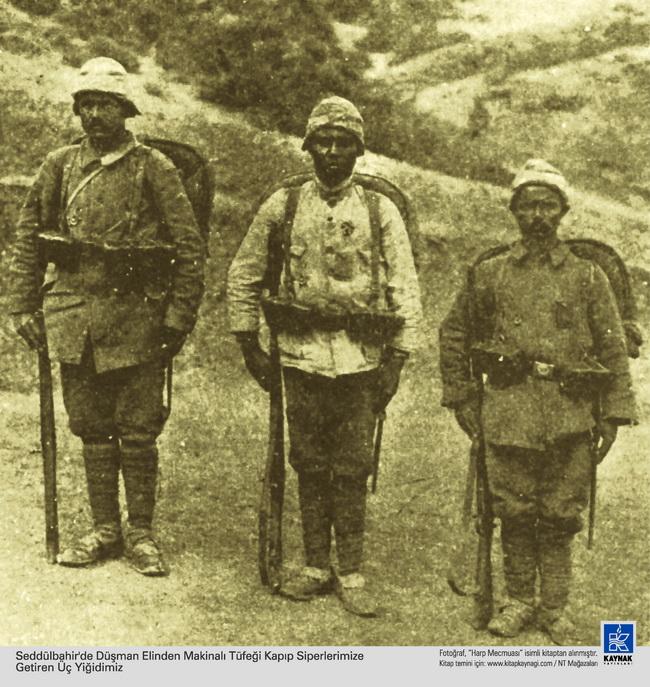Çanakkale Muharebelerinde yaşanan şiddetin, imkânsızlıkların, sarsılmaz inancın, yitirilmeyen umudun fotoğraflara yansıdığı kareler, görenleri 2009dan 1915e bir zaman tüneline sokuyor.