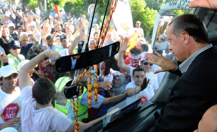 AK Parti Genel Başkanı ve Başbakan Erdoğan, dün Kılıçdaroğlu'nun bu alanda 1 milyar (1 milyon) insanın toplandığından bahsettiğini hatırlatarak, şunları söyledi: