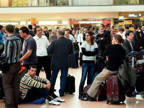 IATA, kül bulutlarının etkisinin en yoğun hissedildiği süreçte, 100ün üzerinde uçuşun iptal edildiğini açıkladı.