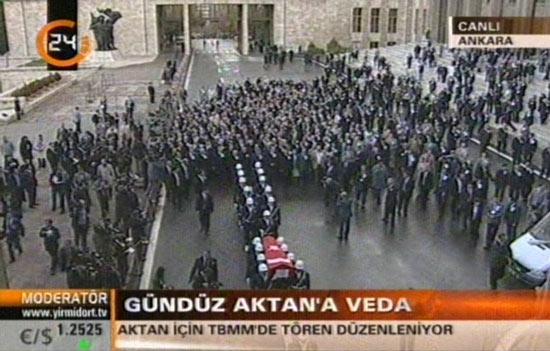 MHP Milletvekili, emekli büyükelçi Gündüz Suphi Aktan için Dışişleri'nin ardından TBMM'de bir tören düzenlendi. Törene siyasiler ve Aktan'ın ailesi katıldı.
