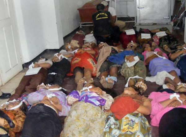 Endonezya'da kişi başı 40 bin Rupi (4.8 YTL) almak için evin önünde toplanan 5 bin kişi birbirini ezdi. Çoğu kadın 23 kişi izdihamda hayatını kaybetti.