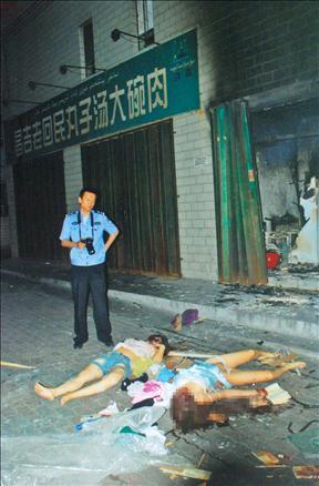 Sincan Uygur Özerk Bölgesi Valisi Nur Bekri, Türk gazetecilere 5 Temmuz'da Urumçi'de meydana gelen olaylarla ilgili fotoğraflar ve görüntüler verdi.