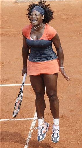 Tek bayanlarda 5 numaralı seribaşı ABD'li Serena Williams, 10 yıl sonra ilk kez 3. turda elenerek hayranlarını şaşırttı. Williams, Slovenyalı Katarina Srebotnik'e 6-4 ve 6-4'lük setlerle 2-0 boyun eğdi.