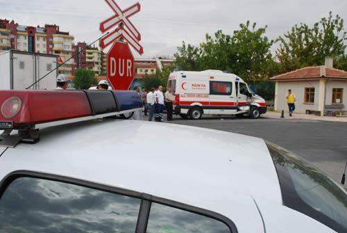 Konya'da ambulansla tren çarpıştı