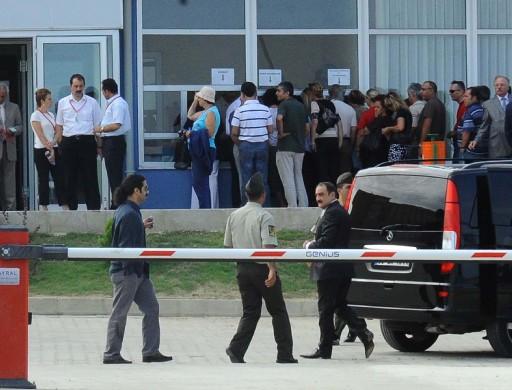 Ergenekon soruşturması kapsamında hazırlanan ikinci iddianamede yer alan sanıkların yargılanmasına başlandı. Silivri Ceza İnfaz Kurumları'nda görülmeye başlanan dava için çevrede yoğun güvenlik önlemleri alındı