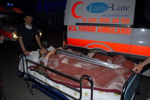 Bursa Yıldırım Merkez İlçesi'nde Şevket Yılmaz Devlet Hastanesinde yangın çıktı. 1'i çocuk 39 hastanın başka hastanelere sevk edildiği yangın sonucu büyük deşhet yaşandı. Yoğun bakımda tedavi gören hastalar boşaltıldı çok sayıda ölü var..