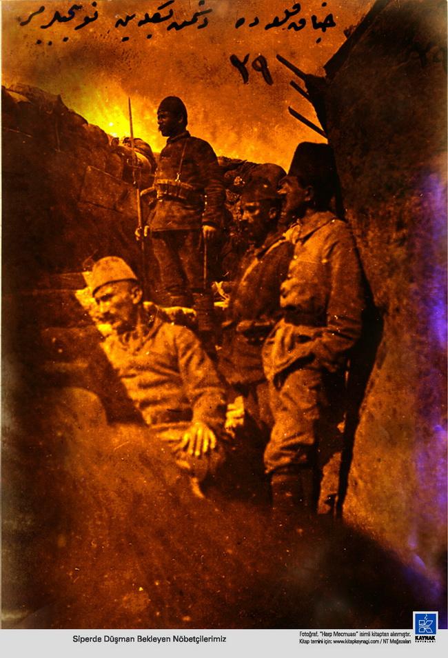 Çanakkale Muharebelerinde yaşanan şiddetin, imkânsızlıkların, sarsılmaz inancın, yitirilmeyen umudun fotoğraflara yansıdığı kareler, görenleri 2009dan 1915e bir zaman tüneline sokuyor.