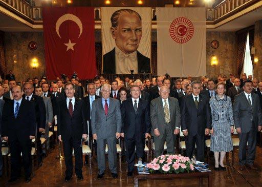 TBMM Onur Ödülü, törenle Prof. Dr. Kemal Karpat'a verildi. Prof. Dr. Karpat, törende yaptığı konuşmada, bugünü ''hayatının en anlamlı günü'' olarak niteledi. Karpat, ilim yoluna adadığı ömrünün kısa özetindeki bir vurgusu dikkat çekti.