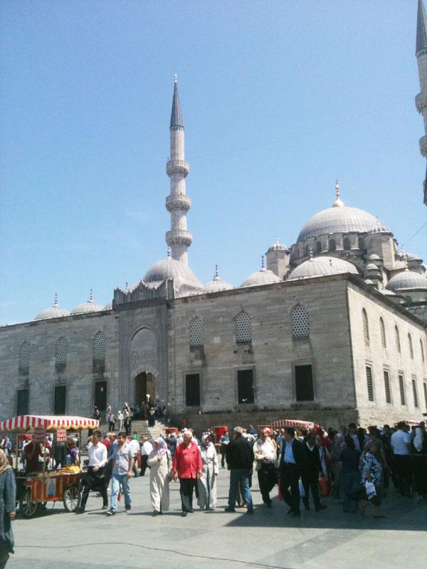 Mani ve Türkülere konu olmuº meºhur Yeni Camii