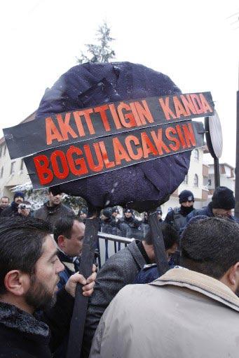 İsrail'in Gazze'ye yönelik acımasız saldırıları Türkiye'nin pek çok kentinde ve Orta Doğu'da protesto edildi. Protestolardan kareler...