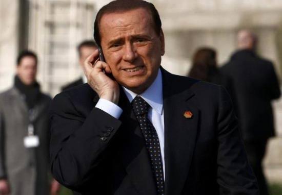 İtalya Başbakan Silvio Berlusconi, Başbakan Recep Tayyip Erdoğan ile görüştüğü için NATO'nun aile fotoğrafına katılamadı.