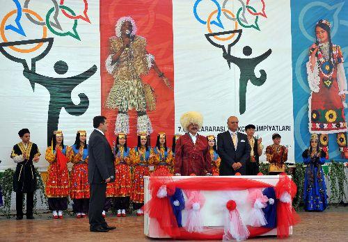 Uluslararası Türkçe Öğretimi Derneğince düzenlenen ''7. Uluslararası Türkçe Olimpiyatları'', 115 ülkeden öğrencilerin katılımı ile Altınpark'ta başladı.