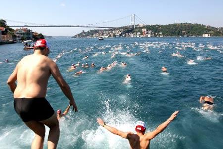 20. Asya'dan Avrupa'ya Uluslararası Yüzme, Kürek, Yelken ve Kano Yarışları, İstanbul Boğazı'nda yapıldı