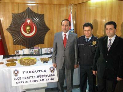 Pelez Çetesi operasyonuna imza atan isimlerden  Asayiş Şube Müdürü Hasan Onar, Turgutlu İlçe Emniyet Müdürü Nesim Gezer, Manisa Emniyet Müdürü Adem Aydemir