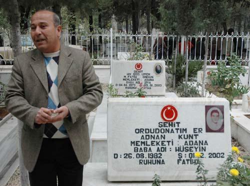 Arefe ünü şehitlikler doldu, taştı