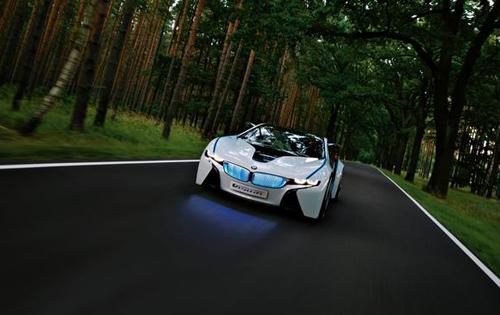 BMW'nin 17 Eylül'de Almanya'daki Uluslararası Otomobil Fuarı'nda görücüye çıkartacağı sır gibi sakladığı çevreci spor modeli ilk kez görüntülendi.
