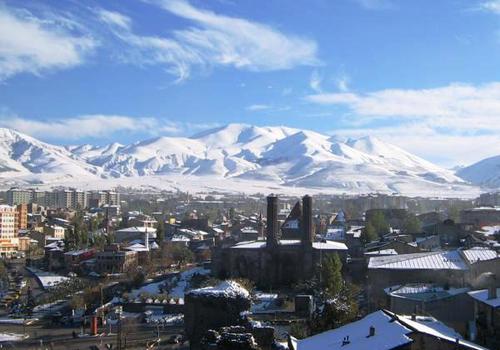 ERZURUM ---

Cemal Gürsel Spor Salonu'nda gerçekleştirilen AK Parti Milletvekili aday adayı temayül toplantısı sonuçları şöyle; 

Temayül yoklamasında 629 oyla Ahmet Er birinci sırada yer aldı. Onu 572 oyla Mahmut Yıldız izlerken, üçüncü sırada 460 oy ile Hüseyin Tanfer, dördüncü sırada 413 oy ile Mehmet Zeki Atlı, beşinci sırada 403 oy ile Zafer Tarıkdaroğlu, altıncı sırada 399 oy ile Ahmet Gül, yedinci sırada 350 oy ile Fatih Çintimar, sekizinci sırada 342 oy ile Abdurrahim Fırat, dokuzuncu sırada 308 oy ile İbrahim Küçükoğlu, onuncu sırada 286 oy ile Abdullah Kutlu, on birinci sırada 279 oy ile Cengiz Yavilioğlu, on ikinci sırada 263 oy ile Ömer Kadıoğlu, on üçüncü sırada 228 oy ile İbrahim Aydemir, on dördüncü sırada 223 oy ile Erdal Tanas Karagöl ve on beşinci sırada 213 oy ile Celalettin Çetinkaya yer aldı.
