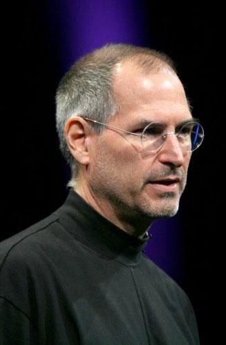 İlk seneden sonra fikir konusunda zıtlık yaşadılar ve bir noktadan sonra fikirleri birbirinden tamamen ayrıldı. Yönetim kurulunun karşı tarafta yer alması sonucu Jobs Appledan ayrılmak zorunda kaldı.