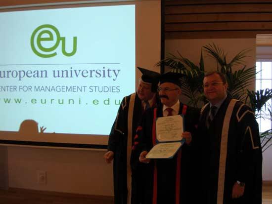 İstanbul Emniyet Müdürü Celalettin Cerrah'a Avrupa Üniversitesi Mütevvelli Heyetince hukuk dalında Fahri Doktor ünvanı verildi. Cerrah ünvanını törenle aldı.