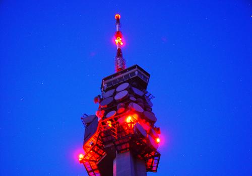 <p><strong>ÇAMLICA TV KULESİ<br /><br /></strong>Çamlıca’da ki mevcut kulelerin  kaldırılıp yapılacak olan  340 metre yükseliğindeki kuleye entegre edilmesi planlanıyor.<strong></strong></p>
<p> </p>