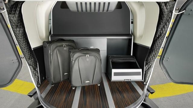 Helikopterin içine birçok iliştirme noktası konulduğundan farklı amaçlarla kullanılabilecek birçok saklama dolabı monte edilebiliyor. Yeni dikiş hatlarıyla rahat koltuklar ve 2 farklı aydınlatma yer alıyor.