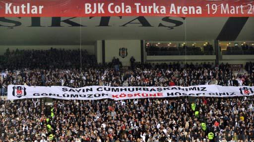 Beşiktaş'ın İnönü'de G.Birliği ile oynadığı maçı Cumhurbaşkanı Abdullah Gül de şeref tribününden izledi.