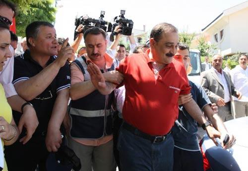 Sinan Aygün, Ergenekon soruşturması kapsamında gözaltına alındı. Aygün'ün evinde arama yapıldıktan sonra ATO'ya götürüldü.