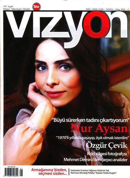 <b>Vizyon 262. Sayısında!</b><br>

Aylık radyo televizyon dergisi "Vizyon", Nisan sayısını çıkardı. 262. sayı olan Nisan sayısından Vizyon, zengin içerik ve biçimiyle okurların karşısında... Kapakta Nur Aysan var bu sayıda: Büyü Sürerken Tadını Çıkartıyorum