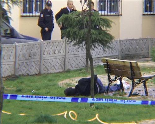 Tuzla'daki bir parkta meydana gelen patlamada 1 kişi yaralandı. Patlamada yaralanan şahsın canlı bomba olma ihtimali üzerinde duruluyor.