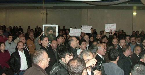 CHP Grup Başkan Vekili Kemal Kemal Kılıçdaroğlu, Alevilerin yoğun protestosuyla karşılaştı. Kürsüye davet edilen Kılıçdaroğlu, yoğun protesto sonucu konuşmadan inmek zorunda kaldı.