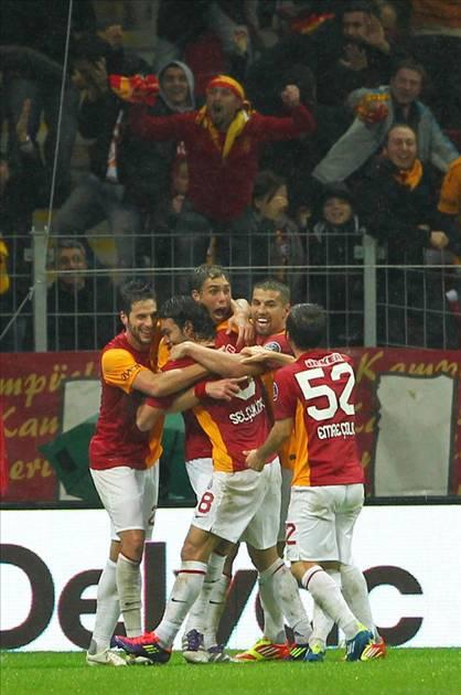 Tadından da yenmiyor vallaaa... Yeme de Arena'da yat, çok ayıp ettik fazla mı ezdik ne?" (Bir Galatasaraylı)