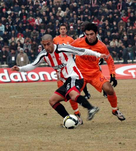 Sivasspor ile Galatasaray arasında oynanan Türkiye Kupası çeyrek final rövanş maçında tur atlayan takımı penaltı atışları belirledi.