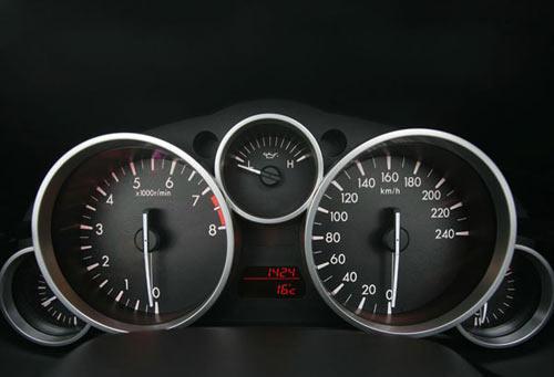 Dünya'nın en çok satan iki kişilik spor otomobili Mazda MX 5