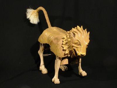 Rönesans'ın Floransalı mucit ve ressam dehası Leonardo da Vinci'nin Fransa Kralı I. François'yı eğlendirmek için yaptığı mekanik aslan, 500 yıl sonra yeniden yapılarak yürütüldü.