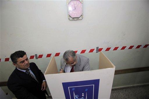 Irak'ın kuzeyindeki Bölgesel Kürt Yönetimi'nde bugün gerçekleştirilen başkanlık ve parlamento seçimleri için oy verme işlemi başladı.