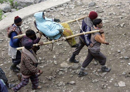 Hindular her yıl deniz seviyesinden 14.500 feet (4420 metre) yükseklikteki mağaraya çileli bir yolculuk yaparak hacı oluyor. Şri Amarnath Tapınağı Hindu inancına göre Tanrıları Kral Şivanın yeniden dirileceği mekan.