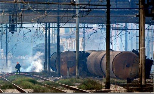 İtalya Viareggio kasabası istasyonunda raydan çıkan, sıvılaştırılmış doğal gaz yüklü iki vagonda meydana gelen patlama sonucu onlarca kişi öldü, ortalık savaş alanına döndü