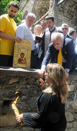 Sümela Manastırını ziyarete gelen aralarında Yunan vekilin de olduğu Yunan ve Rus turistler manastırda ayin yapmak istediler. Ayine yasal olmadığı gerekçesiyle Müzeler Müdürü tarafından izin verilmedi.