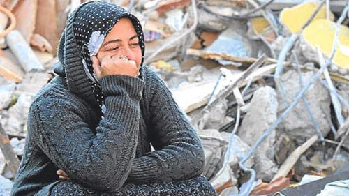 KADINLAR DAHA KADERCİ.
Kadınların yüzde 48.4ü Depremin Allahın takdiri olduğunu ancak tedbir alınırsa korunulabileceğini düşünürken erkeklerde ise bu oran yüzde 45.7. Erkeklerin yüzde 42.5i Depremin bir doğa olayı olduğu görüşünü paylaşırken kadınların ise yüzde 40.4ü bu görüşte.