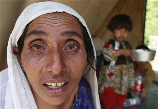 Pakistan ordusunun Taliban militanlarına yönelik saldırıları sürerken bölgeyi terk eden 500 bin kişiyi aşkın sivil zor şartlarda hayatta kalma mücadelesi veriyor.