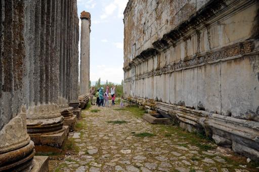 ''İkinci Efes'' olarak nitelendirilen Aizanoi Antik Kenti'ndeki kazılar sürerken antik kent çevresindeki evlerin restorasyonu da tamamlanıyor.