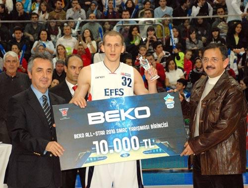 Beko All Star 2010 da Smac yarışması birincisi Sinan G&uuml;ler oldu. G&uuml;ler'in 10 bin liralik para &ouml;d&uuml;l&uuml;n&uuml; Kayseri B&uuml;y&uuml;kkşehir Belediye Başkanı Mehmet &Ouml;zhaseki verdi.