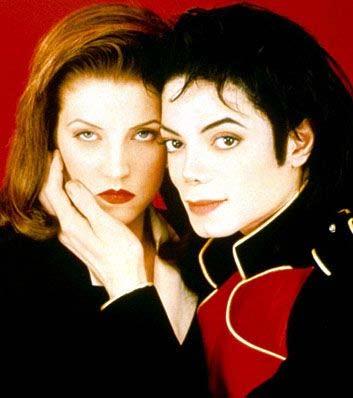 ÜÇ ÇOCUĞU VAR: Michael Jackson üç kez evlendi. İlk evliliğini rock müziğinin efsane ismi Elvis Presley'in kızı Liza Marie Presley ile yaptı. Dünyayı şoke eden bu evlilik kısa sürdü.