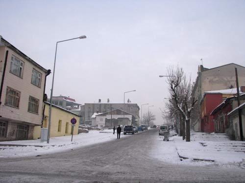 Romanlara, şiirlere, filmlere konu alan ve Orhan Pamuk ile Nobel'le taçlanan Kars'ın meşhur kar manzalarından bir demet. Fotoğraflar: Bünyamin Yılmaz - Yaşar İliksiz